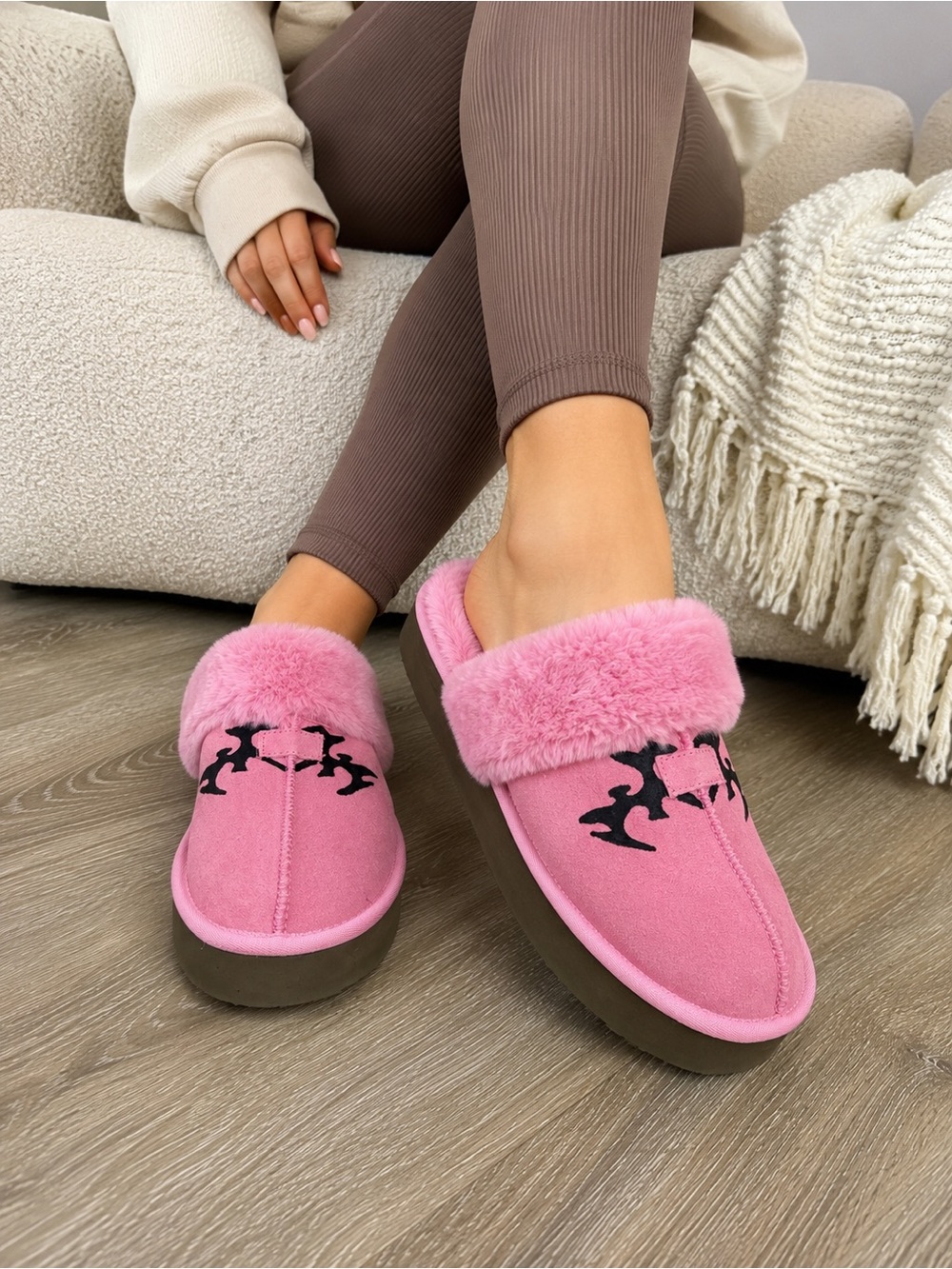 Joysun Women’s Pink Faux Fur Lined Clog Slippers Size 8 Cozy Indoor Outdoor